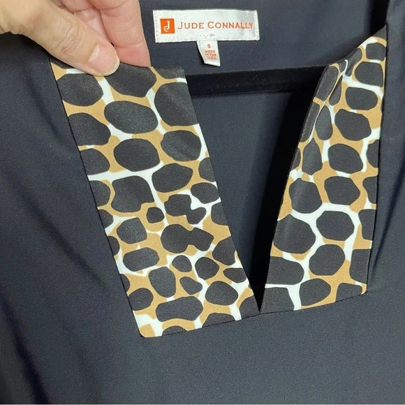 JUDE CONNALLY CARISSA PONTE SHIFT DRESS IN BLACK ANIMAL PRINT BORDER - Picture 4 of 9